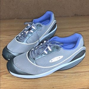 Like NEW shape up sneaker